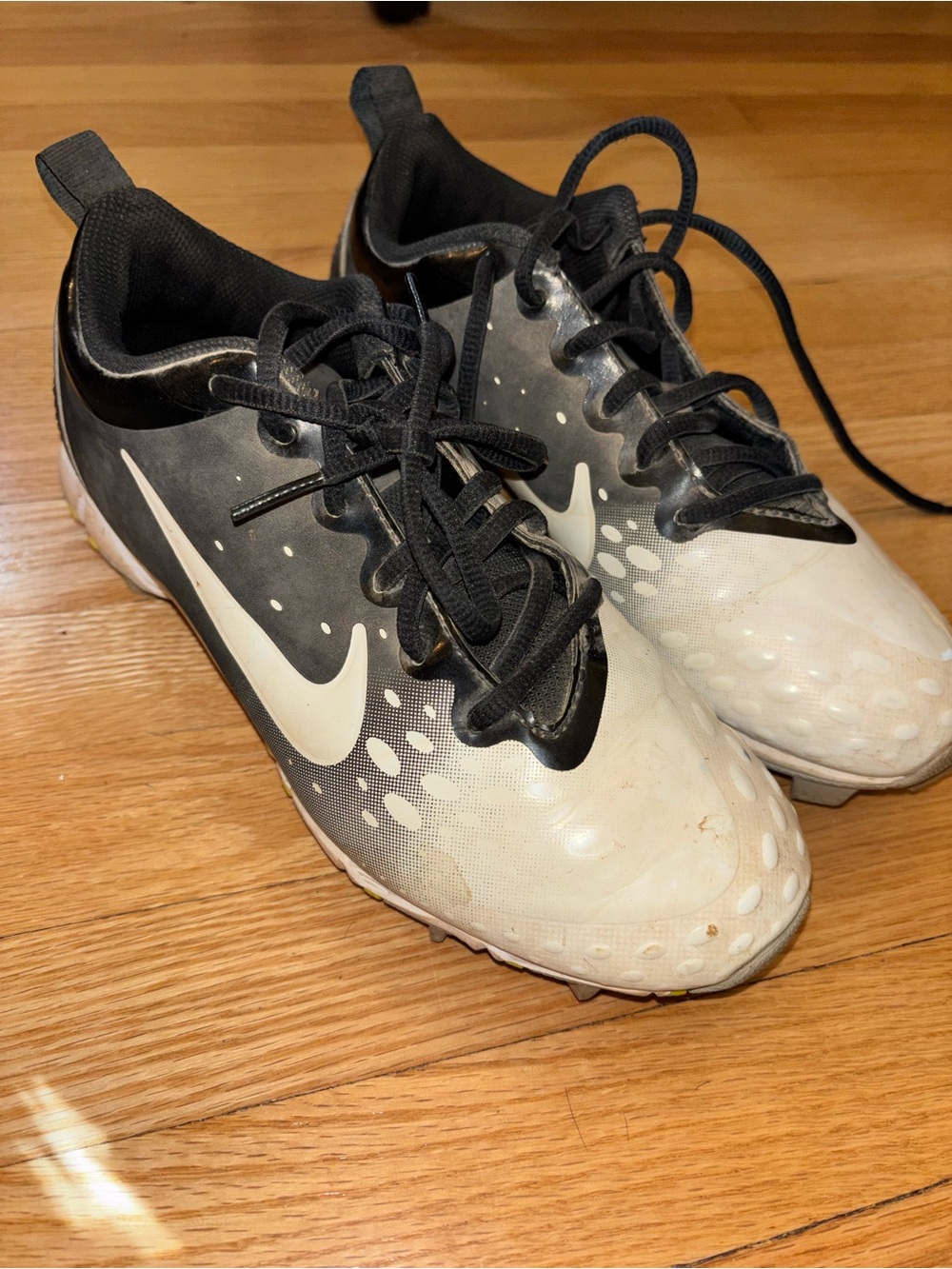 Nike women’s Black and White Sport Cleats